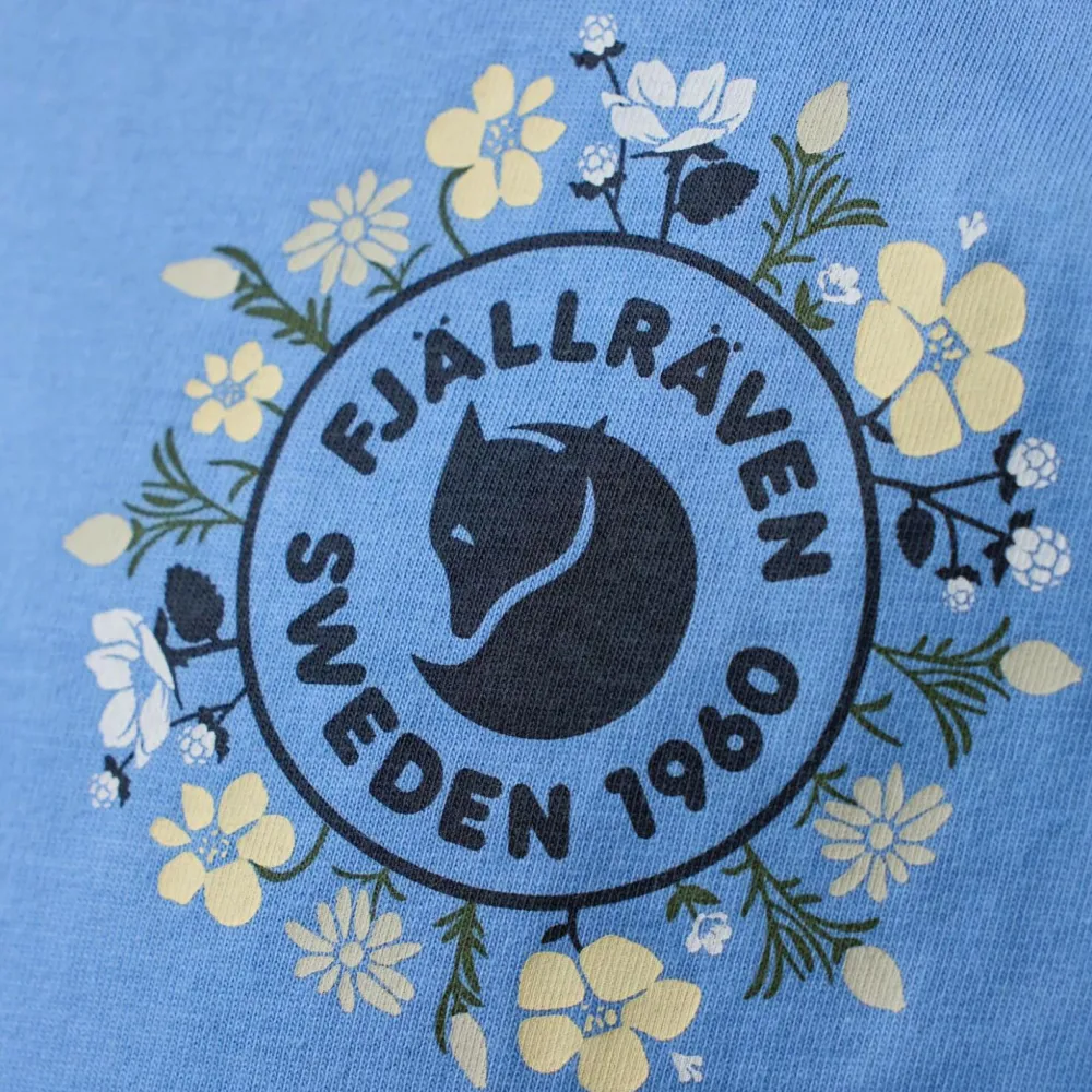 Fju00e4llru00e4ven Fjällräven - Women's Fjällblomster Logo T-Shirt - T-Shirt Sale