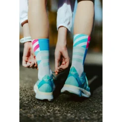 INCYLENCE Radsocken|Socken-- Ultralight Elements - Laufsocken White Blue Pink