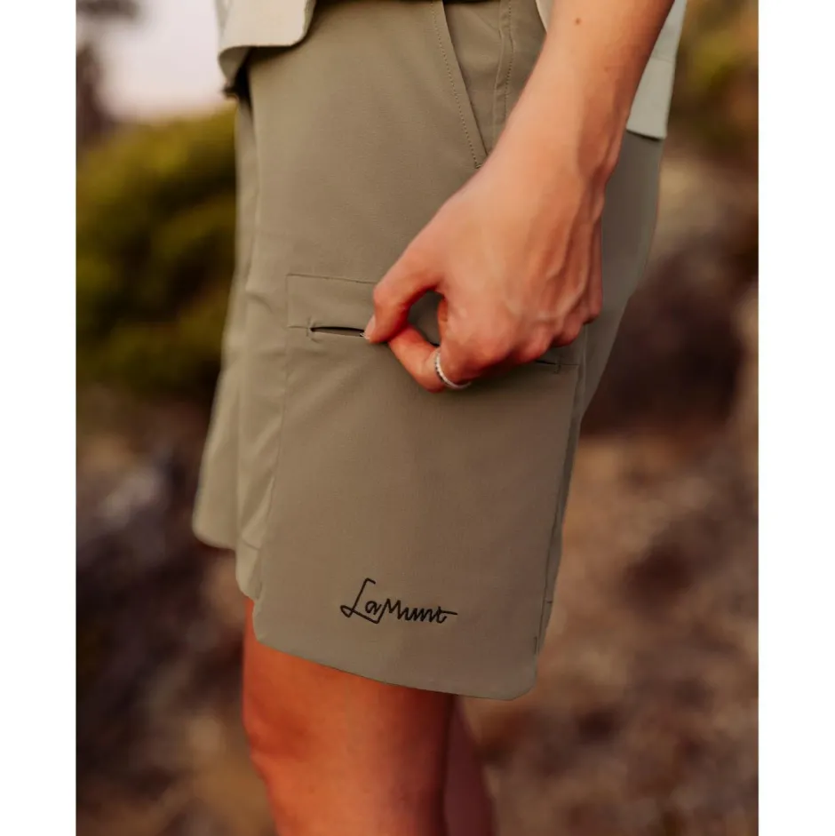 LaMunt Trekkingbekleidung|Hosen-- Women's Serena Mountain Travel Shorts - Shorts Dark Desert Taupe