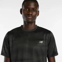 New Balance - Athletics Printed T-Shirt - Laufshirt Black / Grey Hot