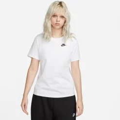 Nike T-Shirts|Shirts, Hemden & Longsleeves-- Women's Sportswear Club Essential - Funktionsshirt