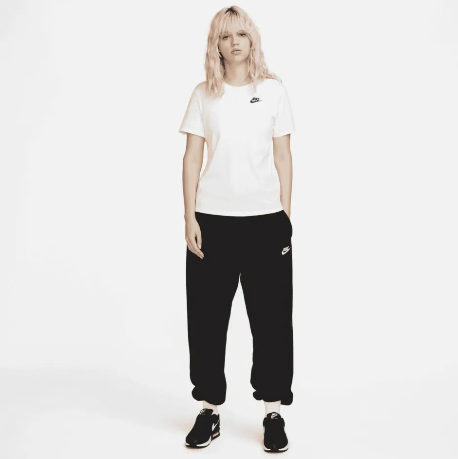 Nike T-Shirts|Shirts, Hemden & Longsleeves-- Women's Sportswear Club Essential - Funktionsshirt