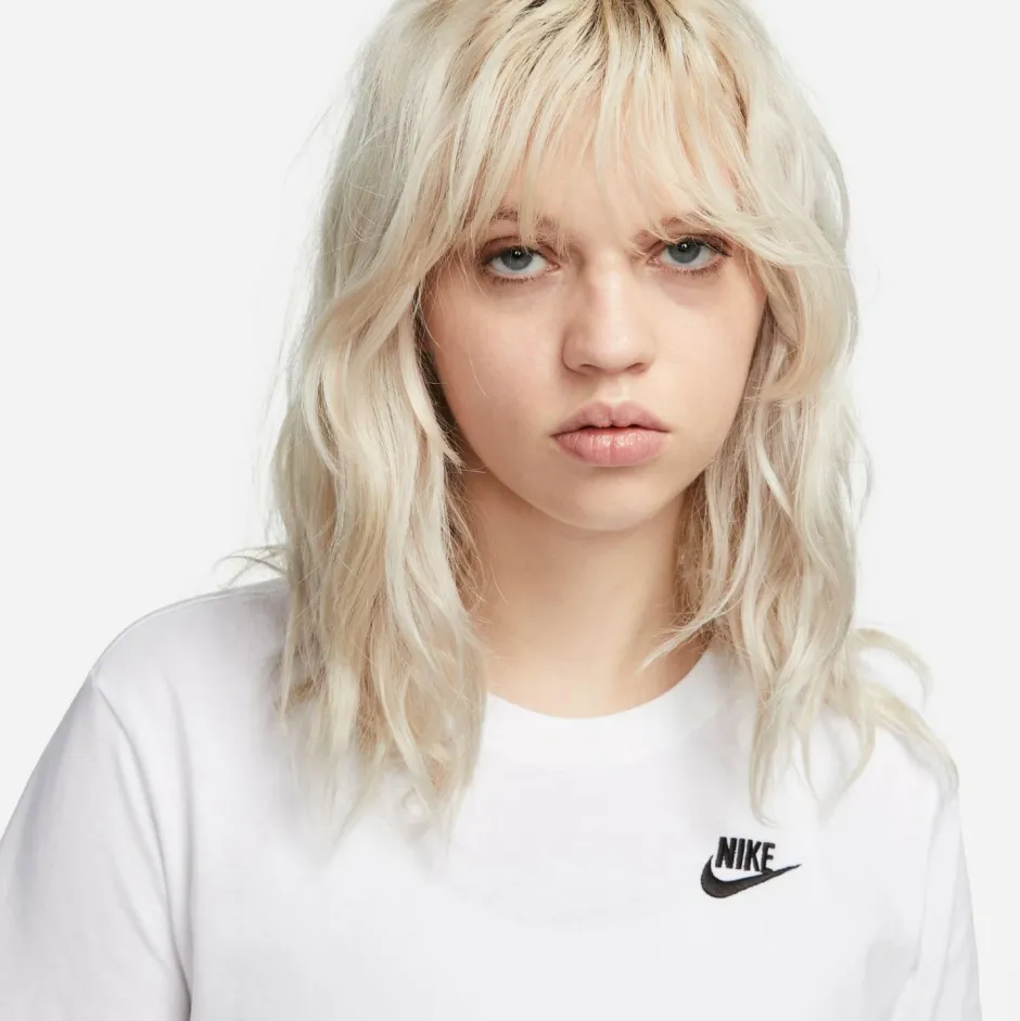Nike T-Shirts|Shirts, Hemden & Longsleeves-- Women's Sportswear Club Essential - Funktionsshirt