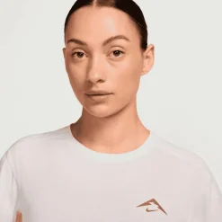 - Woen' Trai Dri-Fit UV Running hirt - aufhirt < Nike