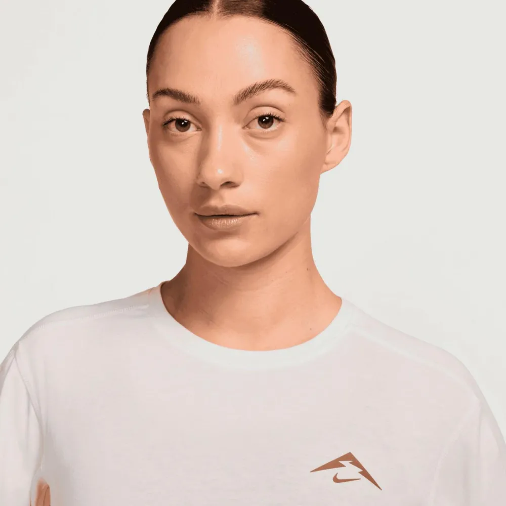 - Woen' Trai Dri-Fit UV Running hirt - aufhirt < Nike