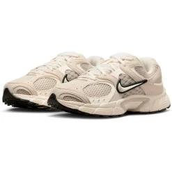 Nike Sneaker-- Women's V5 RNR - Sneaker