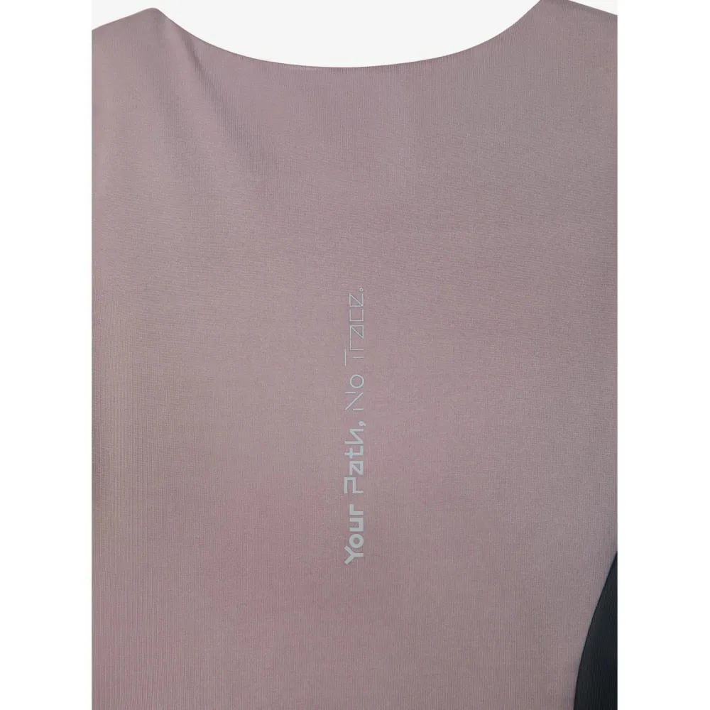 - Woen' Trai Cropped Top - port-BH < NNormal New