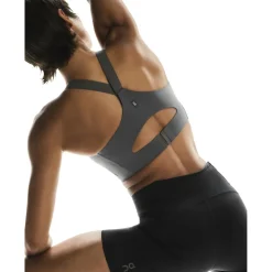 - Woen' Endurance Bra Zip - port-BH < On Sale