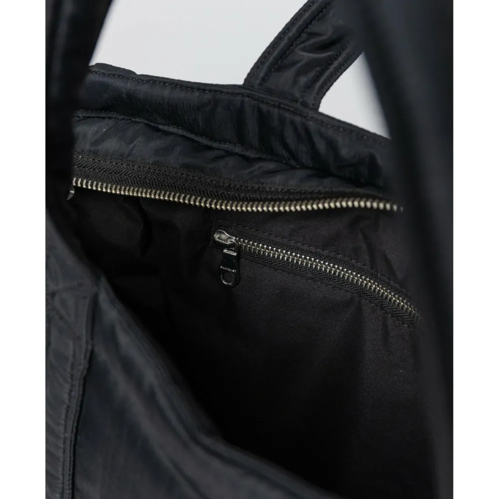 Sandqvist - Curve Tote Bag 25,5 - Umhängetasche Black Outlet