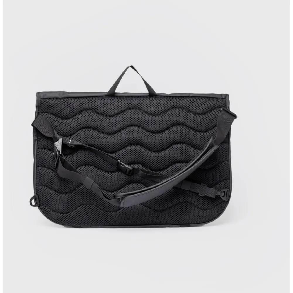 Sandqvist - Stream Messenger - Umhängetasche Black Outlet