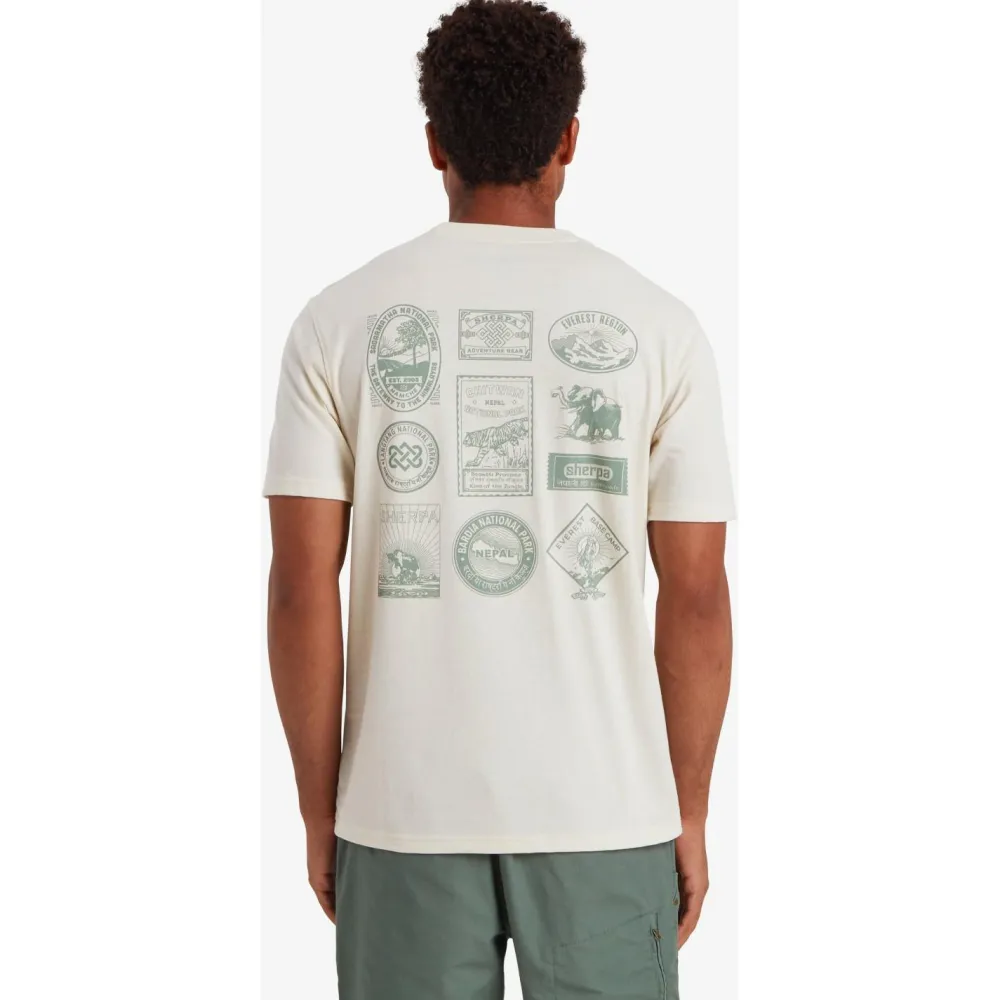 - Jutnu Badge Tee - T-hirt < Sherpa Discount